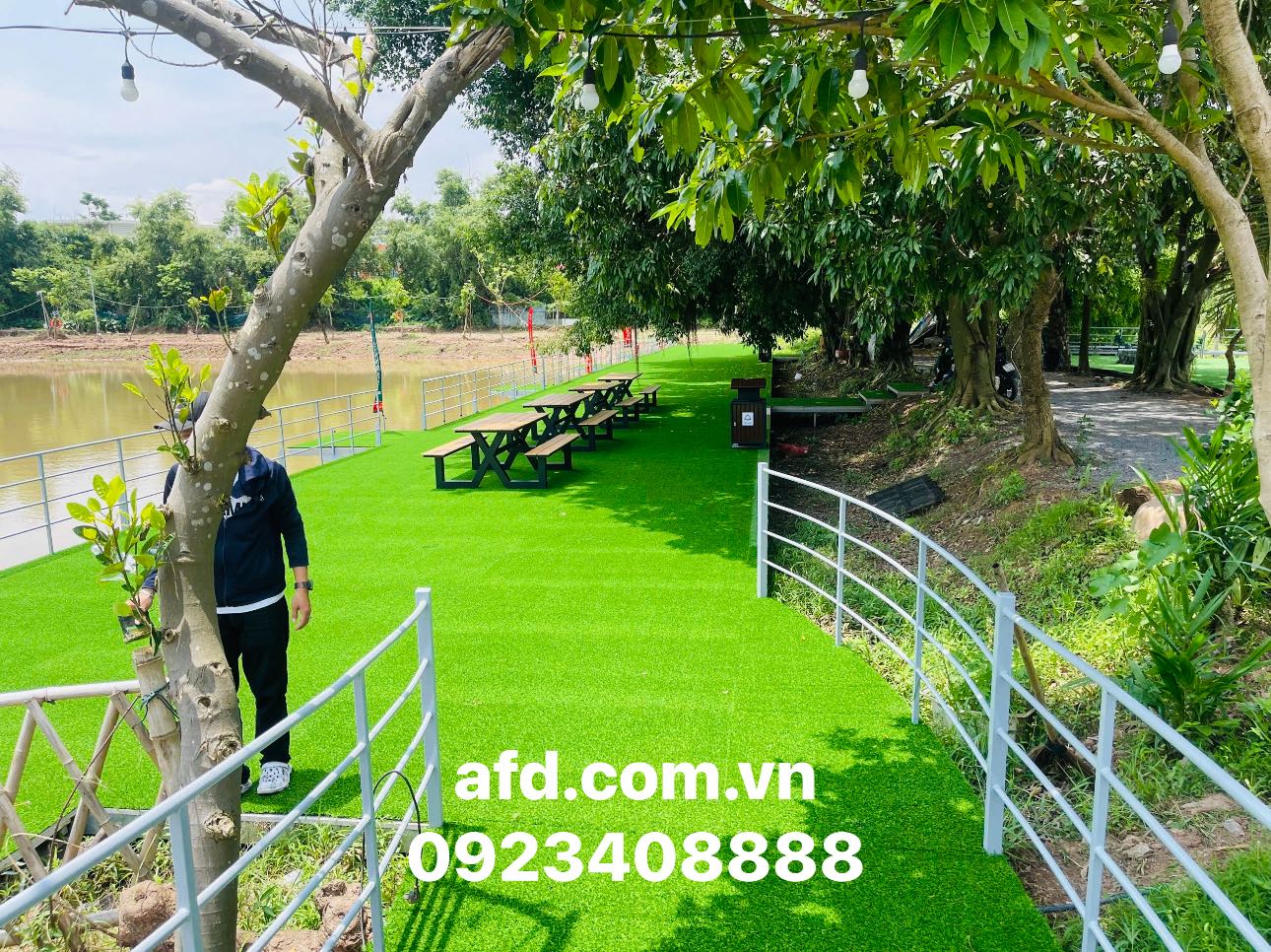 Hoàn thiện thi công cỏ sân vườn tại Hồ Câu Cá Vui - Long Biên HN