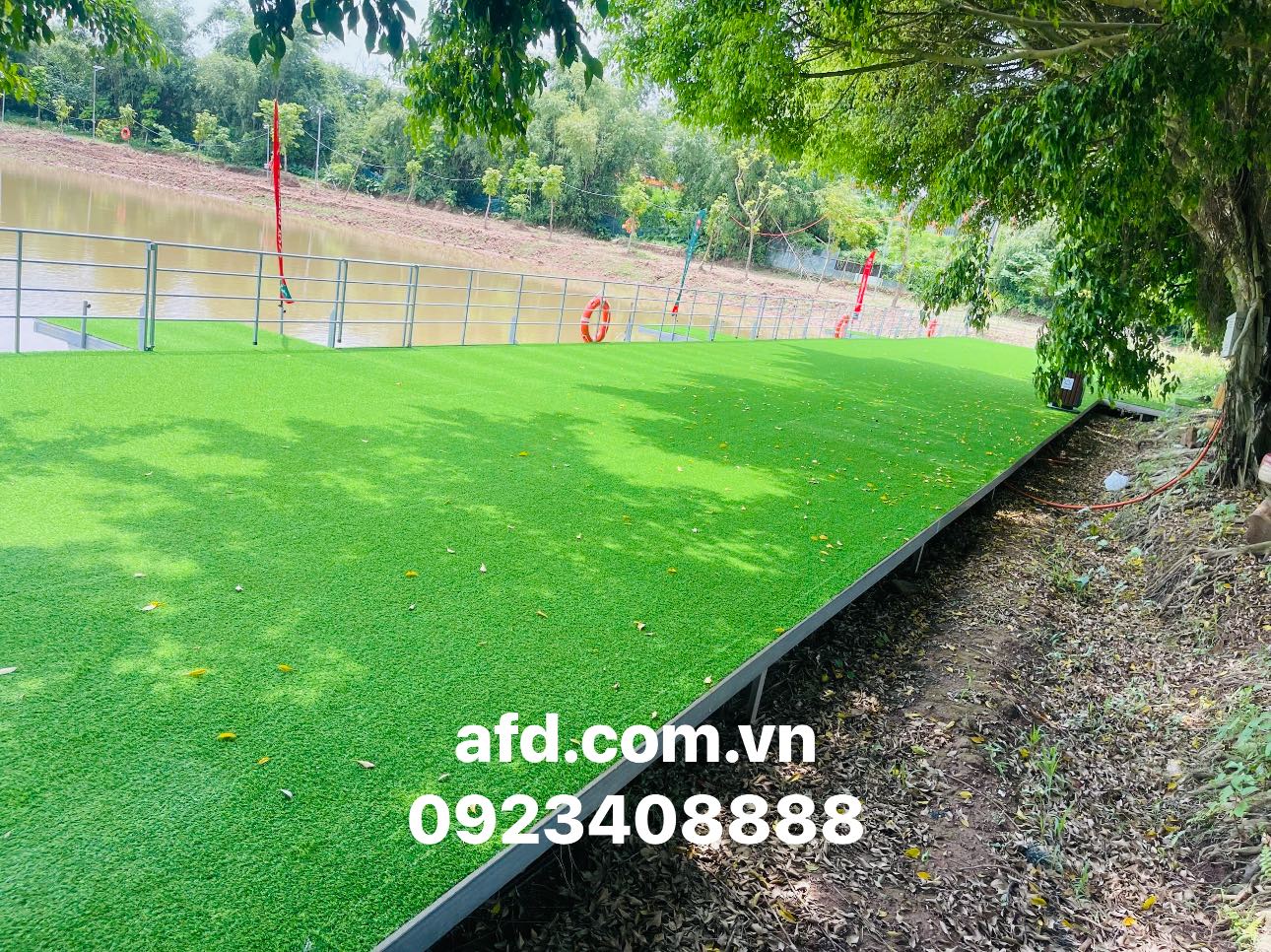 Hoàn thiện thi công cỏ sân vườn tại Hồ Câu Cá Vui - Long Biên HN