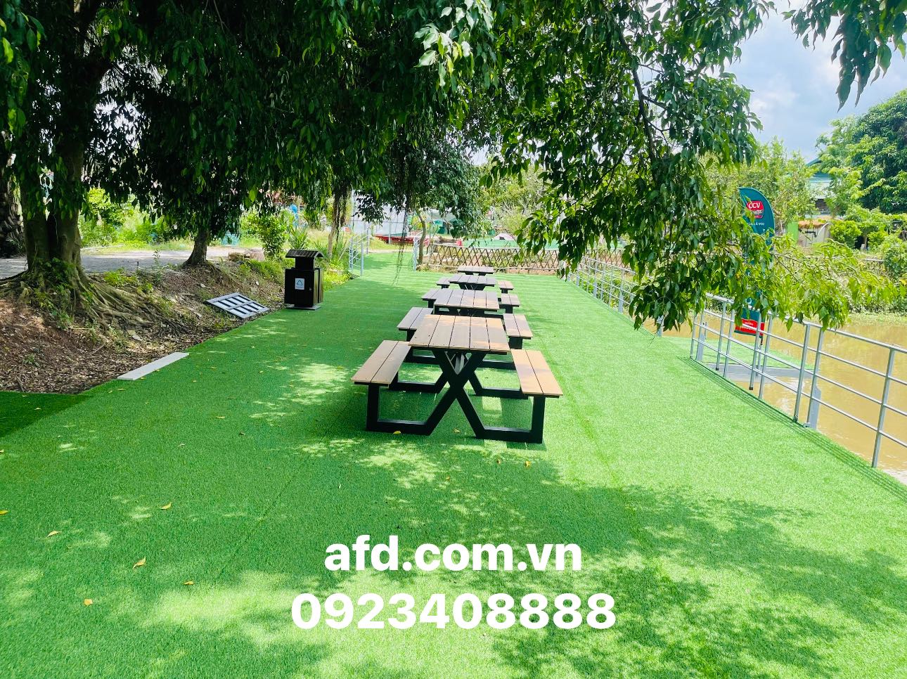 Hoàn thiện thi công cỏ sân vườn tại Hồ Câu Cá Vui - Long Biên HN