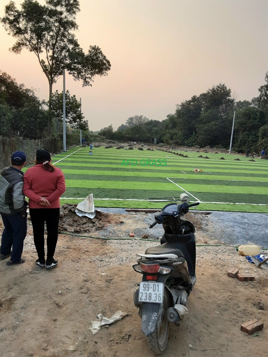 Hoàn thiện sân bóng tại Cổ Loa - Hà Nội