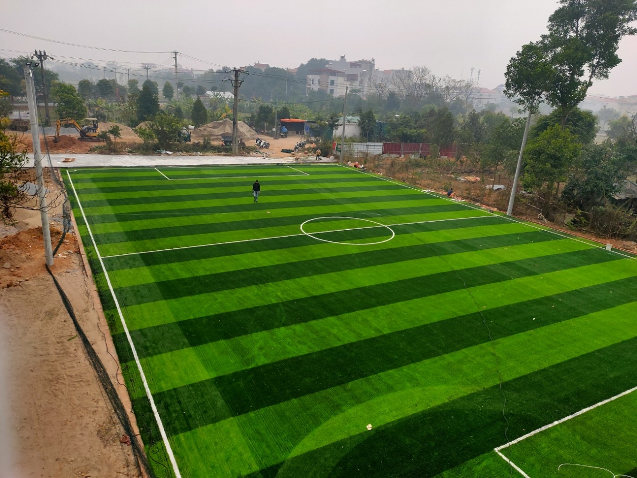 Hoàn thiện sân bóng tại Cổ Loa - Hà Nội