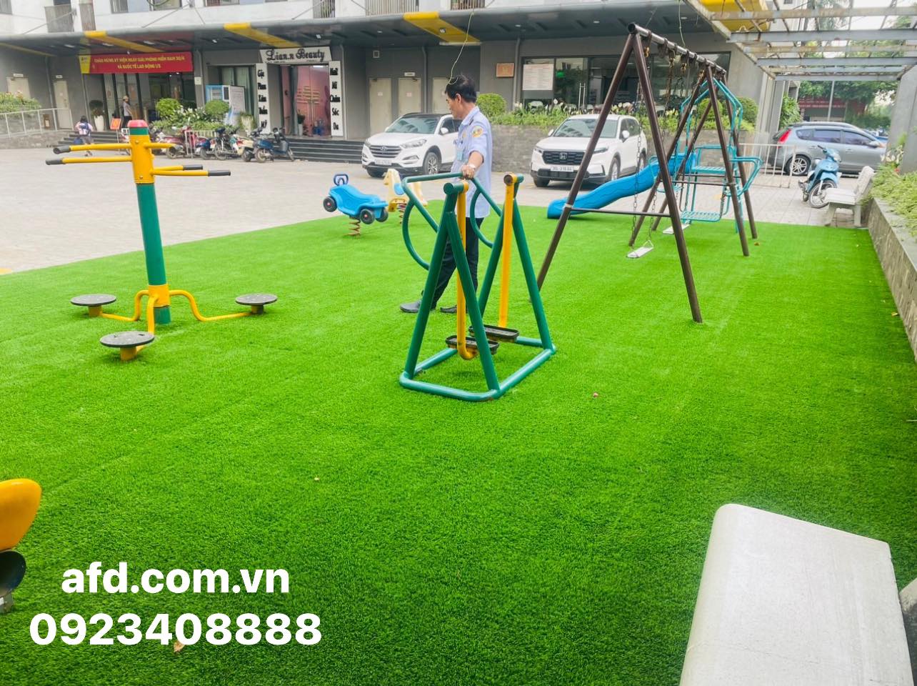 Hoàn thiện thi công cỏ nhân tạo sân khu vui chơi chung cư Rainbow Linh Đàm