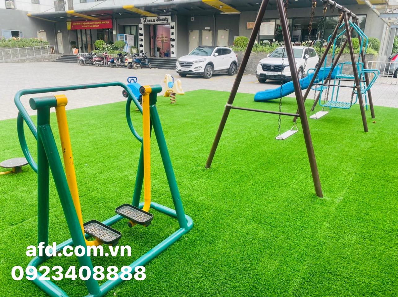 Hoàn thiện thi công cỏ nhân tạo sân khu vui chơi chung cư Rainbow Linh Đàm