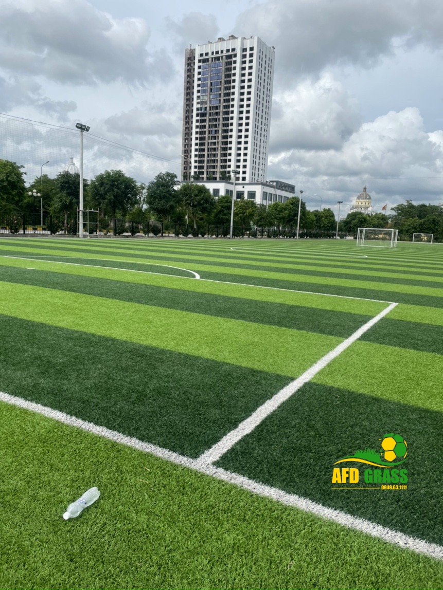 HOÀN THIỆN THI CÔNG SÂN BÓNG TẠI NINH BÌNH