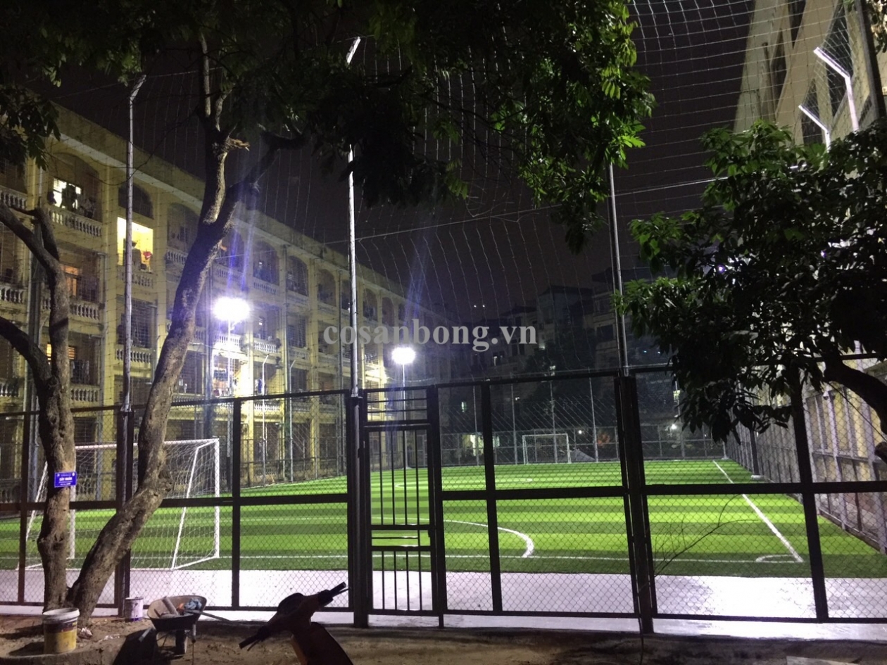 Sân bóng trường Đại Học Kinh Tế Quốc Dân