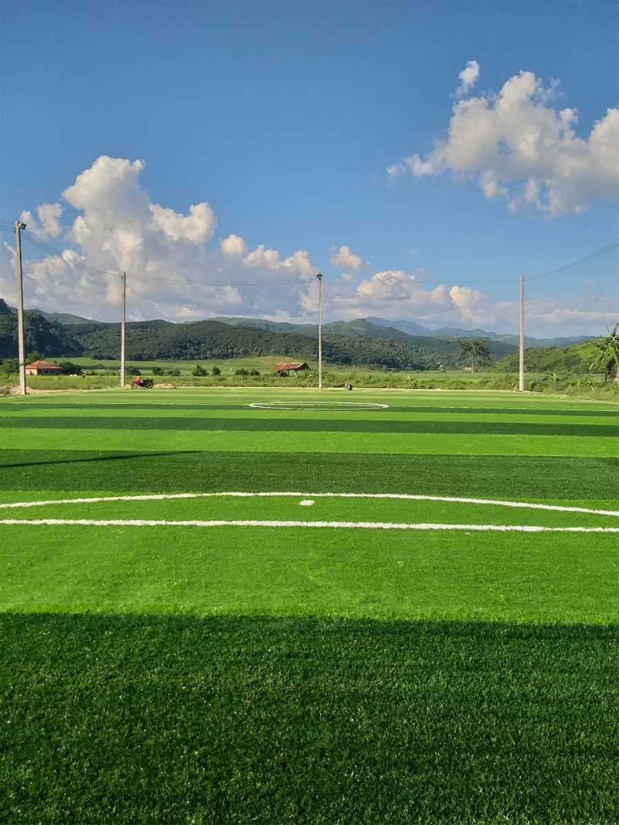 Sân bóng nhân tạo tại Luang Namtha Lào