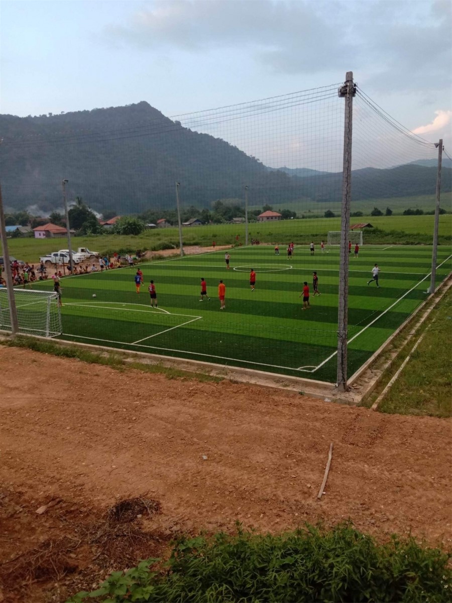 Sân bóng nhân tạo tại Luang Namtha Lào