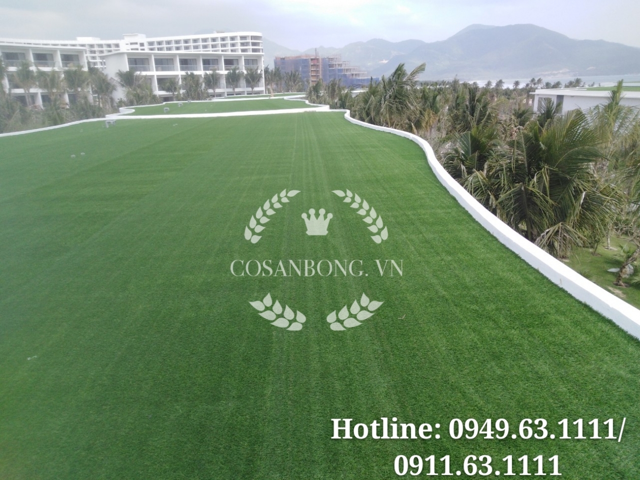 Mái trải thảm cỏ nhân tạo Resort 5 sao tại Khánh Hòa