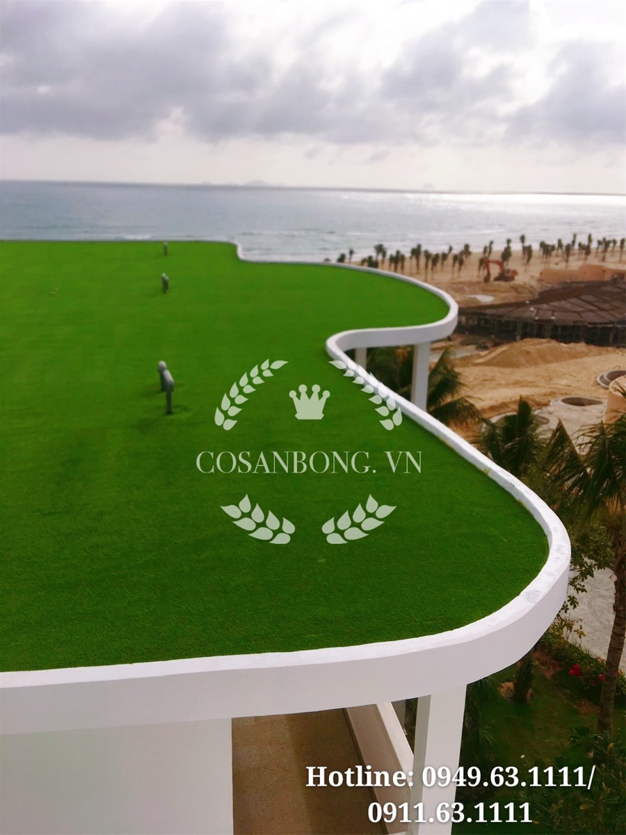 Mái trải thảm cỏ nhân tạo Resort 5 sao tại Khánh Hòa