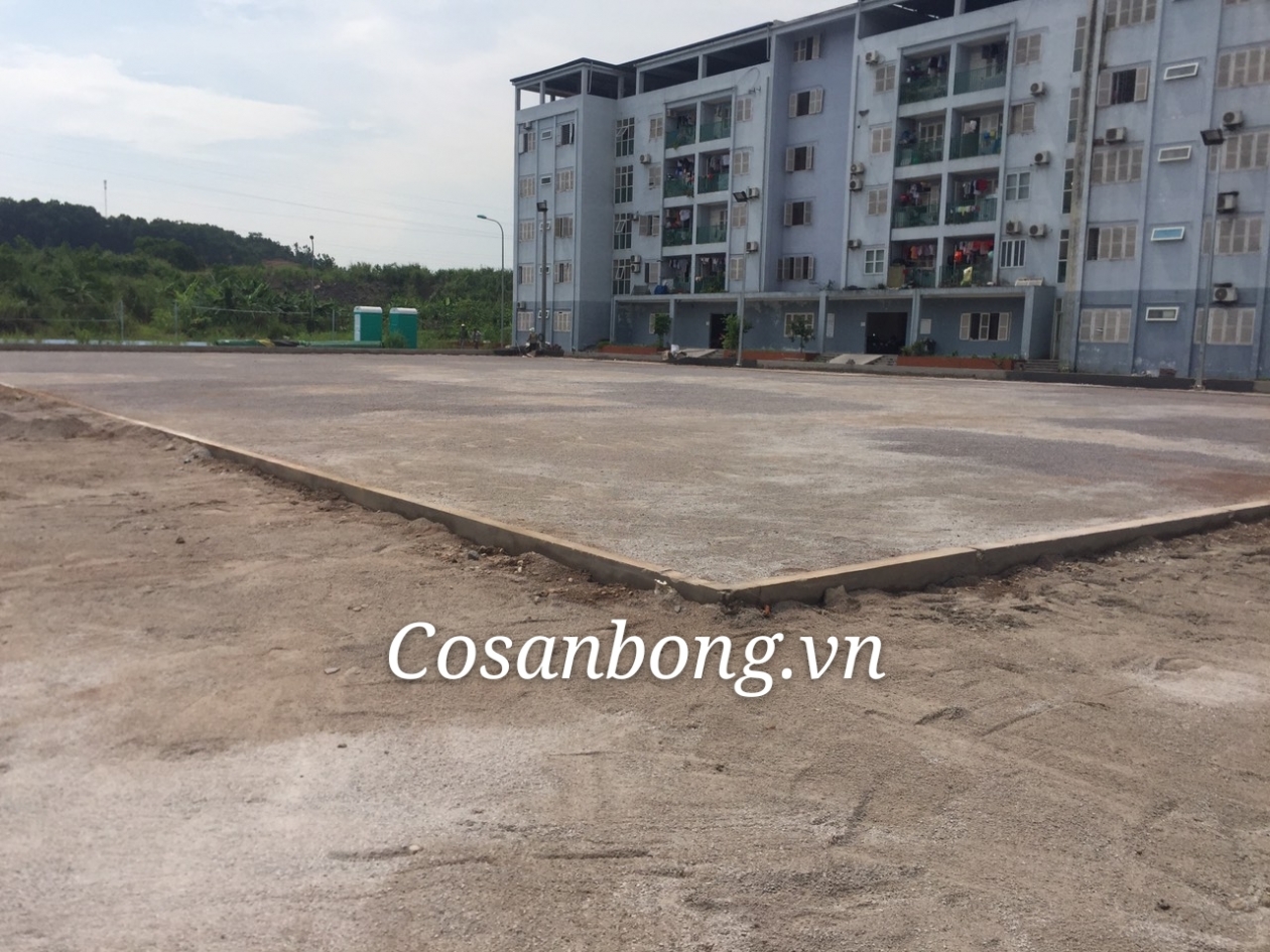 Hoàn thiện sân bóng tại nhiệt điện Mông Dương - Quảng Ninh