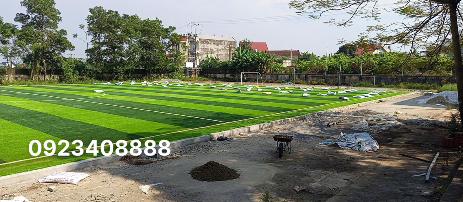 HOÀN THIỆN THI CÔNG SÂN BÓNG PHỔ YÊN THÁI NGUYÊN