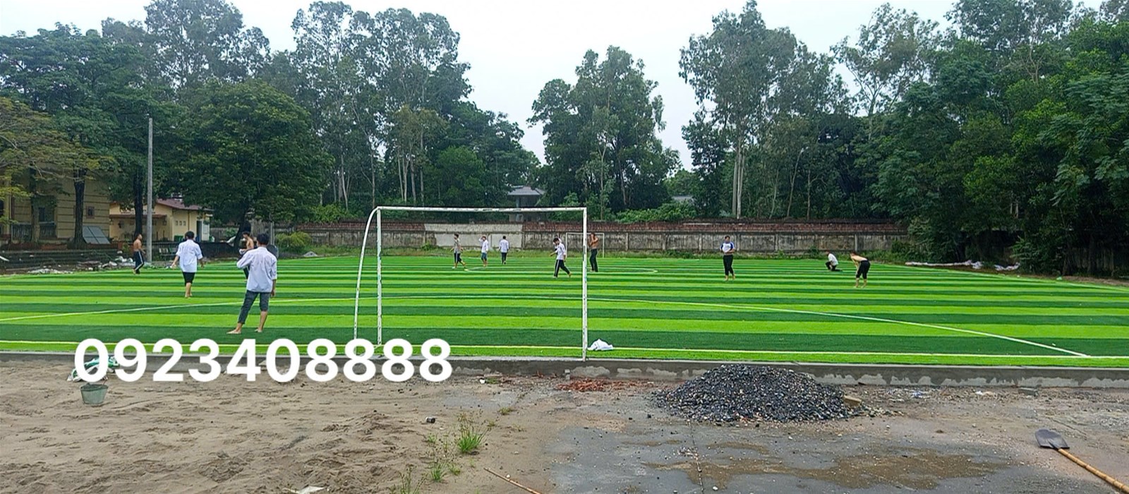 HOÀN THIỆN THI CÔNG SÂN BÓNG PHỔ YÊN THÁI NGUYÊN