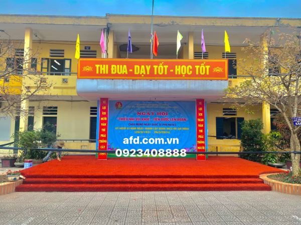 Cỏ Nhân Tạo Màu Đỏ Tại Sân Khấu Trường Học THCS Phú Lương Hà Nội