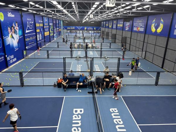 cum10-san-pickleball-va-tham-cau-long-san-dam-chuoi-khuong-trung-ha-noi
